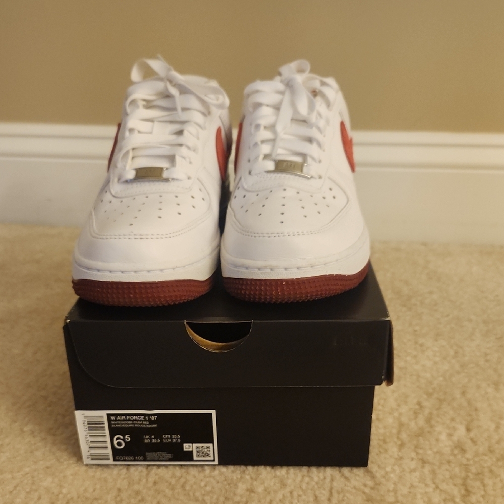 Nike Sneakers - White and Pink